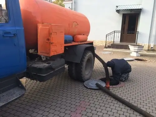 Вантажний асенізатор "Септик Про" з довгим рукавом для септиків