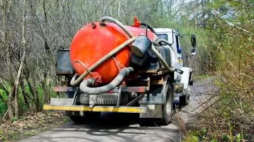 Ліцензована спецтехніка для вивезення рідких відходів (Septuk.pro)